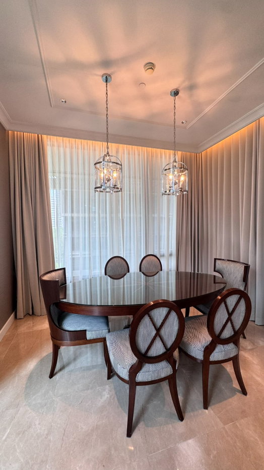 รูป ที่พักอาศัยระดับซูเปอร์ลักชัวรีในกรุงเทพฯ | ยูนิตห้องมุมหายากที่ Sindhorn Residence - รูปที่ 31/43