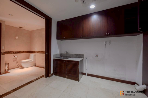 Ultimate Luxury Lifestyle with Convenience Las Colinas Condo near MRT Sukhumvit Station