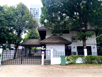 เช่าโฮมออฟฟิศ กรุงเทพมหานคร : ให้เช่าบ้านเดี่ยว 2 ชั้น ทำเล ประชาอุทิศ เหม่งจ๋าย เข้าซอย 150 เมตร / แอร์ 8 เครื่อง / เหมาะเป็นสำนักงาน , ไลฟ์สด , online , จดบริษัทได้