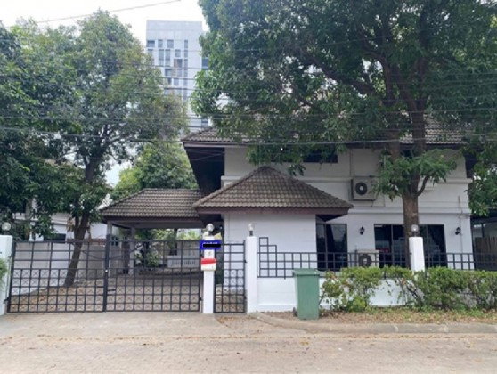 รูป ให้เช่าบ้านเดี่ยว 2 ชั้น ทำเล ประชาอุทิศ เหม่งจ๋าย เข้าซอย 150 เมตร / แอร์ 8 เครื่อง / เหมาะเป็นสำนักงาน , ไลฟ์สด , online , จดบริษัทได้ - รูปที่ 1/13