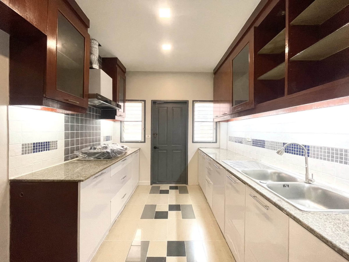 รูป ให้เช่า บ้านเดี่ยวรีโนเวทใหม่ บ้านกรองทอง พัฒนาการ 32 | ใกล้ทองหล่อ 5 กม. | Pet Friendly | ทำ Home Office ได้ - รูปที่ 11/20