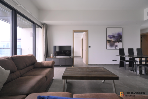Easy Start with a City Dweller Lifestyle The Lofts Asoke near MRT Phetchaburi Station