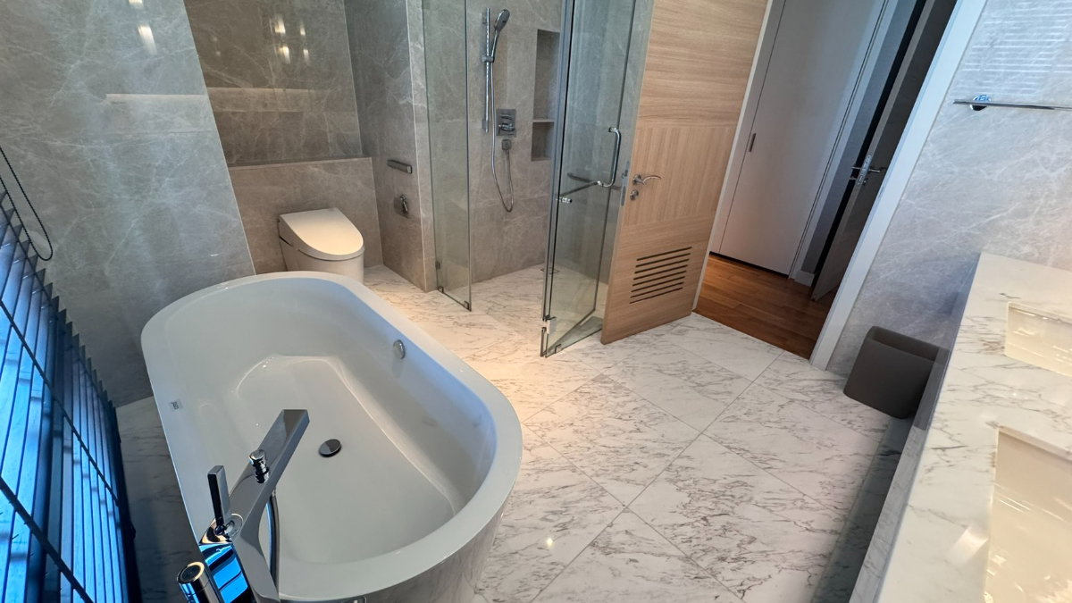 รูป ที่พักอาศัยระดับซูเปอร์ลักชัวรีในกรุงเทพฯ | ยูนิตห้องมุมหายากที่ Sindhorn Residence - รูปที่ 22/43