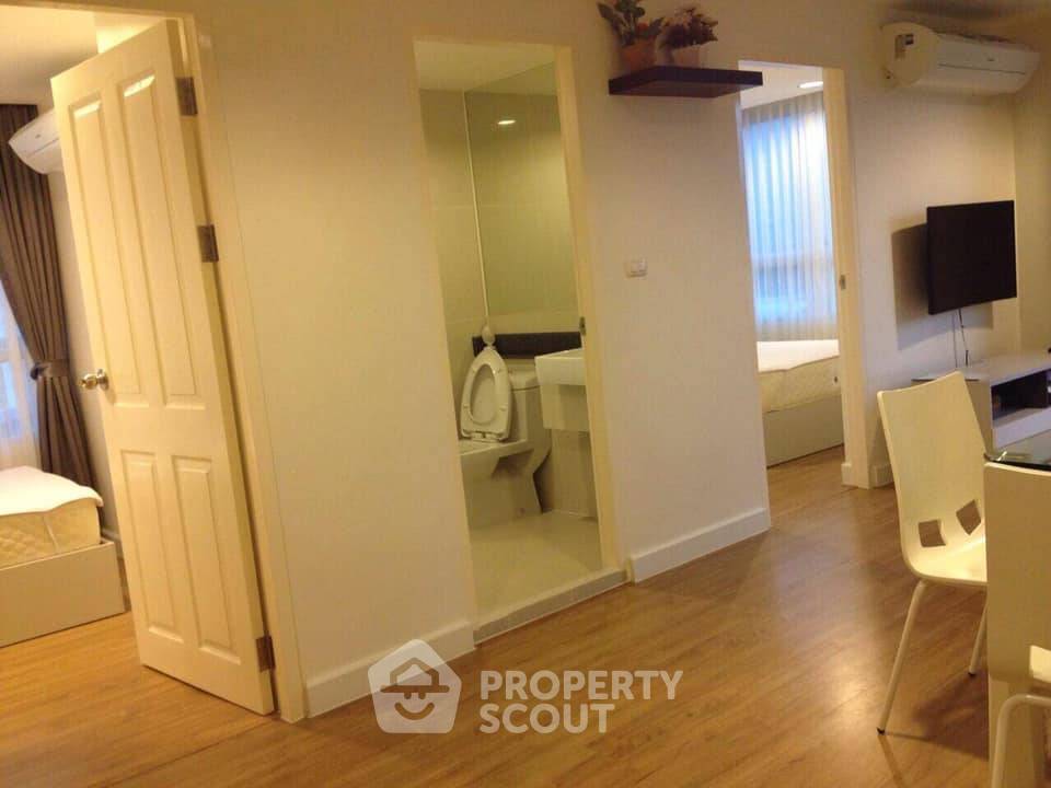 picture 1-BR Condo At The Kris Ratchada 17 Near MRT Sutthisan (ID 467088) - 3/7