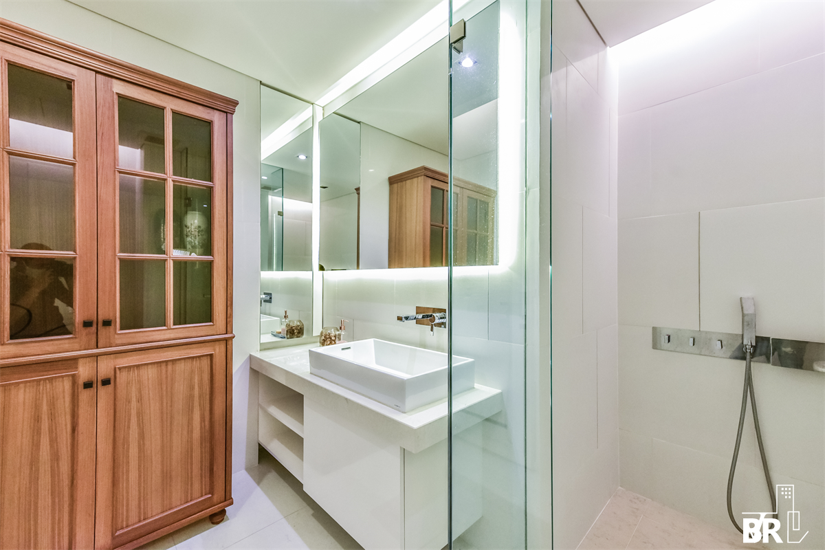 picture Condo with the Best Location The Bangkok Sathorn near BTS Surasak - 8/10