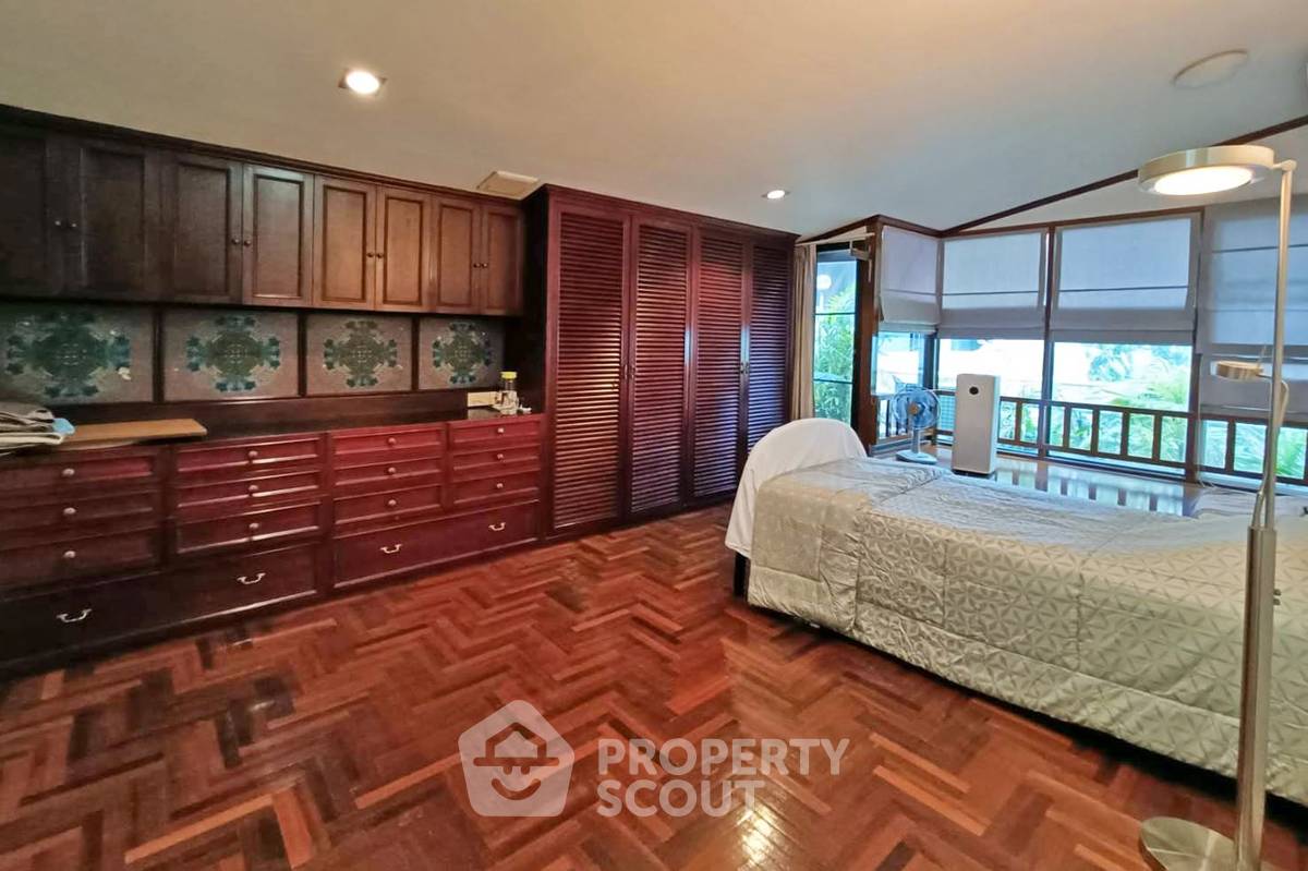 รูป คอนโดเลี้ยงสัตว์ได้ 4 ห้องนอน 410 ตร.ม. Premier Condominium ห่าง BTS พร้อมพงษ์ 300 เมตร (ID 3193392) - รูปที่ 23/26