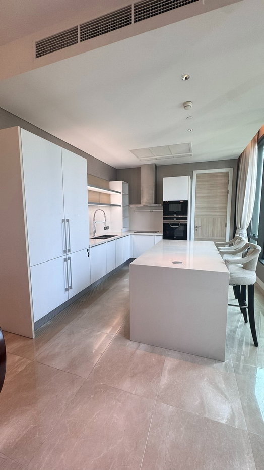 รูป ที่พักอาศัยระดับซูเปอร์ลักชัวรีในกรุงเทพฯ | ยูนิตห้องมุมหายากที่ Sindhorn Residence - รูปที่ 15/43