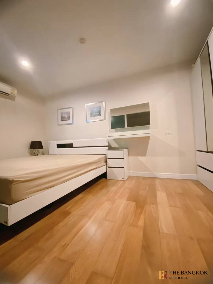 picture Focus on Saladaeng Near BTS sala daeng ready-to-move-in condo, central city location - 3/6
