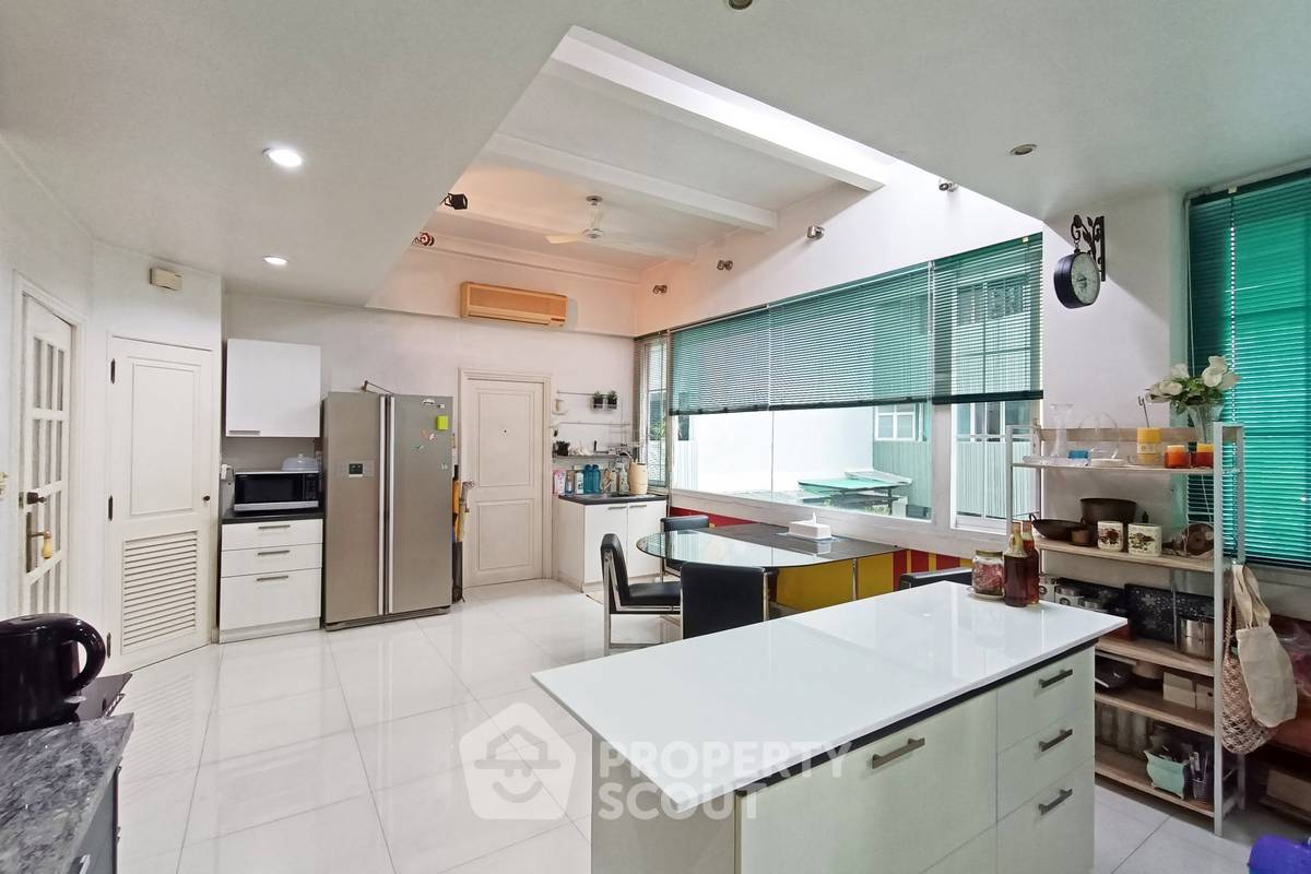 รูป คอนโดเลี้ยงสัตว์ได้ 4 ห้องนอน 410 ตร.ม. Premier Condominium ห่าง BTS พร้อมพงษ์ 300 เมตร (ID 3193392) - รูปที่ 7/26