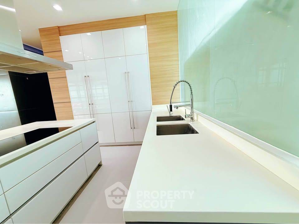รูป 260 ตร.ม. 3 ห้องนอน ชั้น 40-41 Millennium Residence @ Sukhumvit Condominium BTS อโศก (ID 3194046) - รูปที่ 25/27