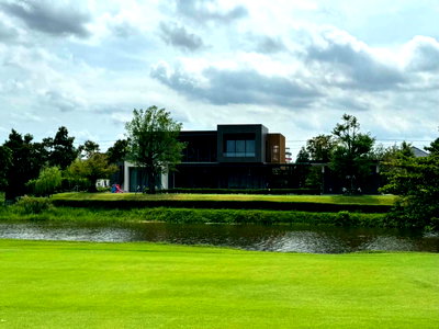 Houses for sale Bang Plee Samut Prakarn : a private pool villa in  a golf course area