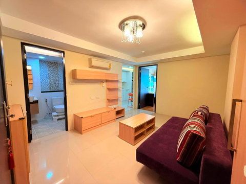 Condo for rent, Le Champs Premium (1 bedroom), 2nd floor, Building B, 300 meters from Maha Sarakham MRT Station (Yellow Line).