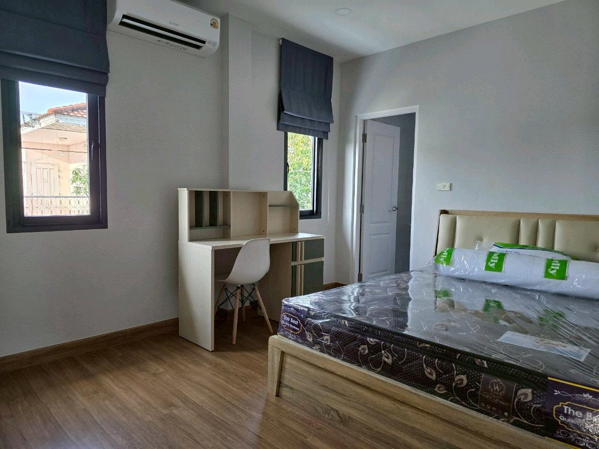 รูป ให้เช่า บ้านเดี่ยว CENTRO Vibhavadi ** 79,900 บ./ด. ** ที่ดิน 100 ตร.ว. พท. ใช้สอย 252 ตร.ม. 4ห้องนอน 5ห้องน้ำ 3ที่จอดรถ - รูปที่ 28/39