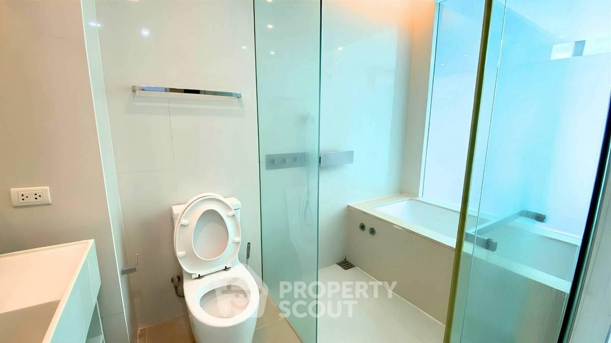 รูป คอนโด 1 ห้องนอน ชั้น 16 ที่ The Room Sukhumvit 21 ใกล้ MRT Sukhumvit (ID 3000753) - รูปที่ 8/8