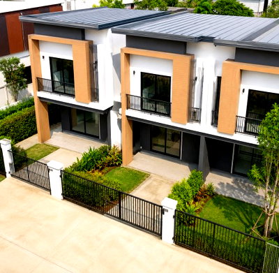 Houses for rent Nonthaburi : Kasinthorn Saint Peter School 500m, MRT Khlong Bang Phai, JAS Green Village Community Mall 290m, 3 bedrooms.