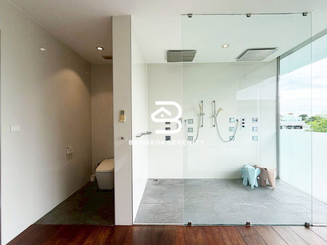 picture Pool Villa for sale at Windmill Golfcourse - 31/32