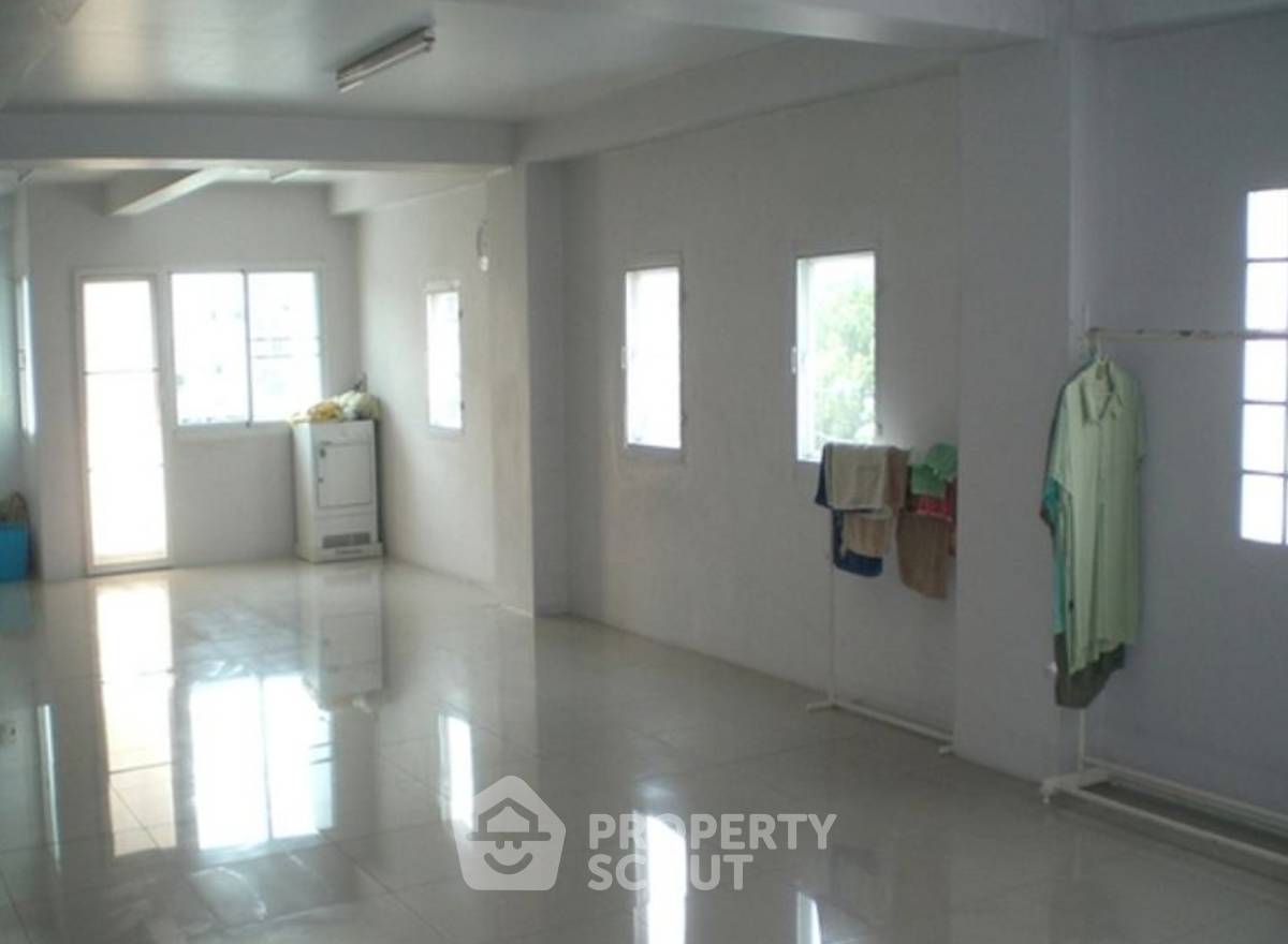 รูป ทาวน์เฮ้าส์เลี้ยงสัตว์ได้ 3 ห้องนอน 536 ตร.ม. ย่าน MRT วัดมังกร (ID 2432793) - รูปที่ 5/5