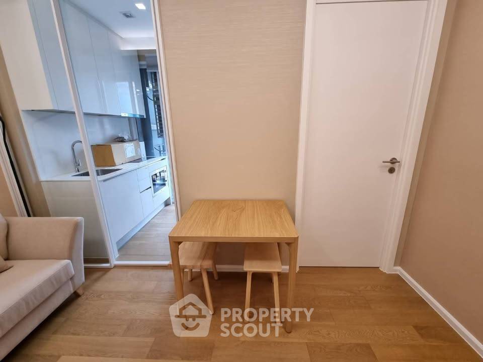 picture 100m From MRT Phahon Yothin | 1-BR The Saint Residences (ID 3194387) - 2/7