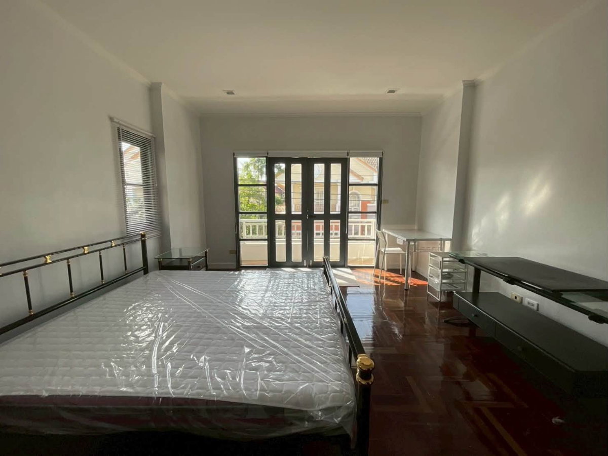 รูป ให้เช่า บ้านเดี่ยวรีโนเวทใหม่ บ้านกรองทอง พัฒนาการ 32 | ใกล้ทองหล่อ 5 กม. | Pet Friendly | ทำ Home Office ได้ - รูปที่ 19/20