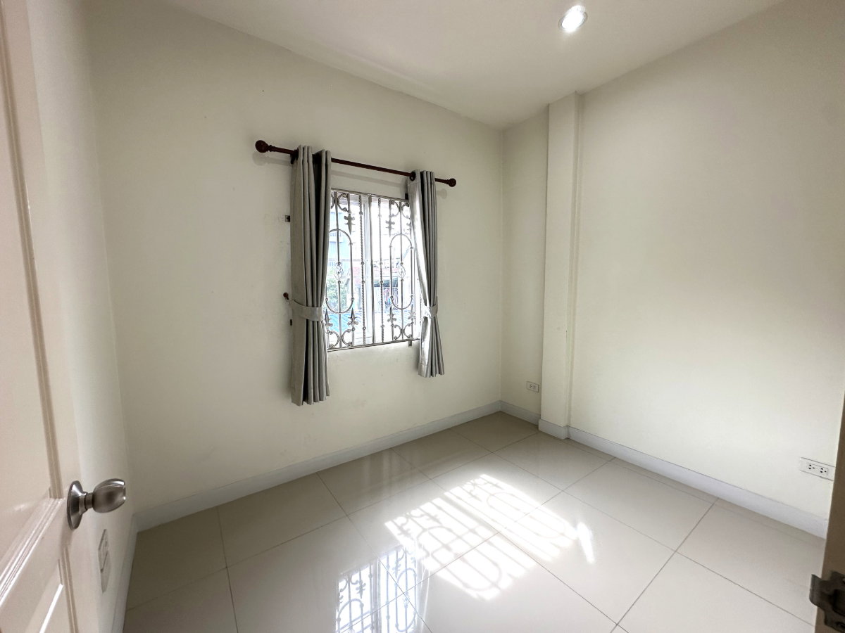picture 3-Bedroom Townhouse in Thepharak 82 - 6/13
