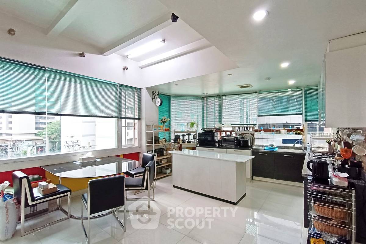 รูป คอนโดเลี้ยงสัตว์ได้ 4 ห้องนอน 410 ตร.ม. Premier Condominium ห่าง BTS พร้อมพงษ์ 300 เมตร (ID 3193392) - รูปที่ 8/26