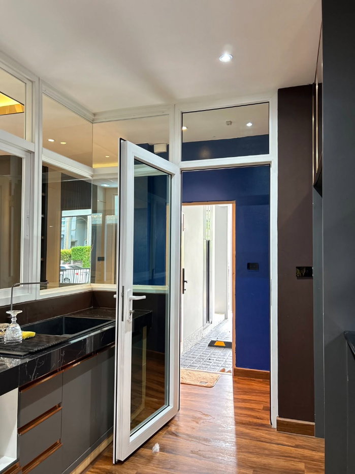 picture Luxury Homes, Laddarom Elegance, Ruamchok, 2 Houses Available, in a premium residential community. - 8/38