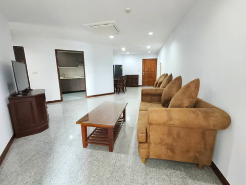 RS7385 For Rent: Wireless Road Complex, Spacious Unit, Prime Location in Wireless Road-Ploenchit, Near BTS Ploenchit
