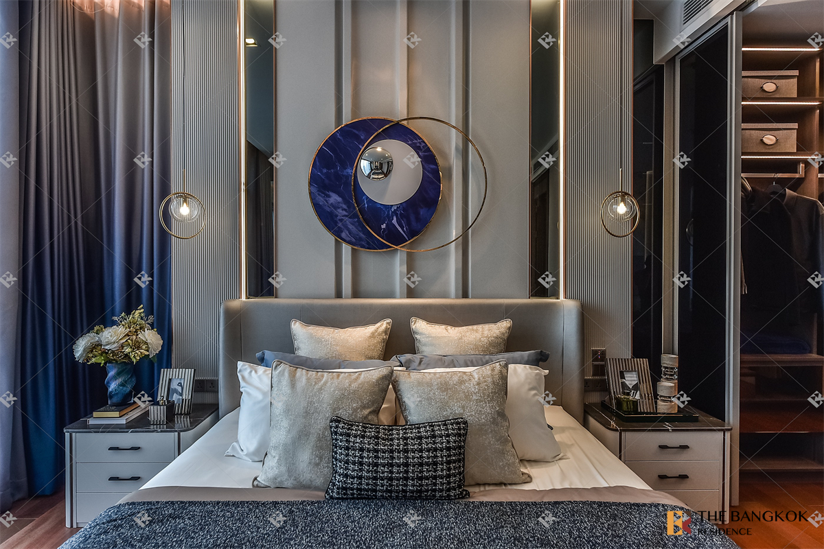 picture Q1 Sukhumvit Luxury Condo at Special Price near BTS Nana - 1/10