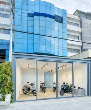1,100 ตร.ม.พร้อมลิฟต์ ท้ายบ้านใหม่ ใกล้BTSแพรกษา 800ม. อาคารพาณิชย์ 6 ชั้น 2คูหา 3นอน 6น้ำ 64ตร.ว. และพื้นที่ เห