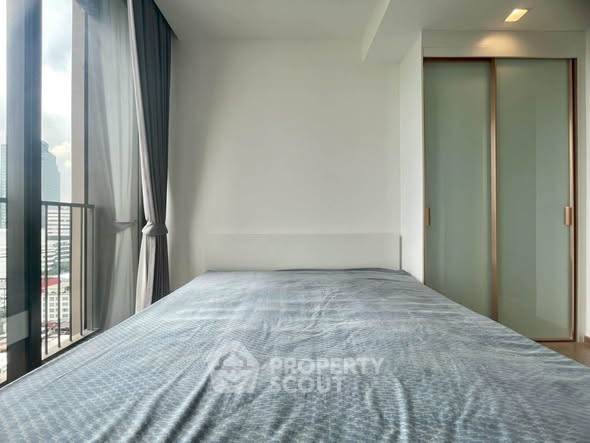 picture 19th-Floor 3-BR Condo At Noble Be 33 Near BTS Phrom Phong (ID 3193457) - 3/18