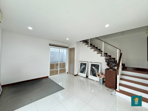 Cote Maison Rama 3, 28 sq.wa, 3 bed 5 bath 55,000 baht.