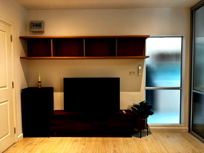 Condos for sale : D Condo Sign, Corner Unit, Newly Renovated Built-in Interior, Fully Furnished.