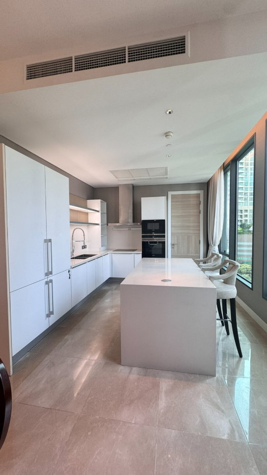 รูป ที่พักอาศัยระดับซูเปอร์ลักชัวรีในกรุงเทพฯ | ยูนิตห้องมุมหายากที่ Sindhorn Residence - รูปที่ 30/43