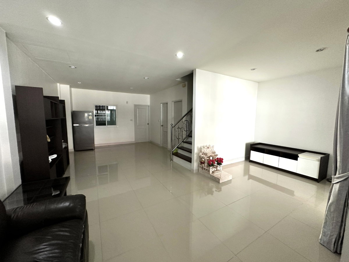 picture 3-Bedroom Townhouse in Thepharak 82 - 3/13