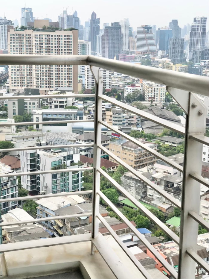 picture For Sale: Exclusive Corner Unit at Le Luk Condo – Steps from BTS Phra Khanong - 53/65