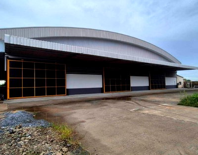 เช่าโรงงาน ลาดหลุมแก้ว ปทุมธานี : ให้เช่าโกดังพร้อมสำนักงาน พื้นที่โกดัง 2,300 ตารางเมตร / ในโกดังมีเครน / ทำเล ลาดหลุมแก้ว / ซอยคลองโซน / รถเทรลเลอร์ เข้าออกได้