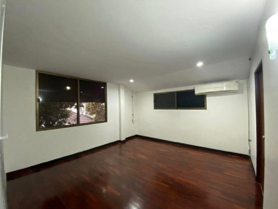 รูป ให้เช่าบ้านเดี่ยว 2 ชั้น ทำเล ประชาอุทิศ เหม่งจ๋าย เข้าซอย 150 เมตร / แอร์ 8 เครื่อง / เหมาะเป็นสำนักงาน , ไลฟ์สด , online , จดบริษัทได้ - รูปที่ 8/13