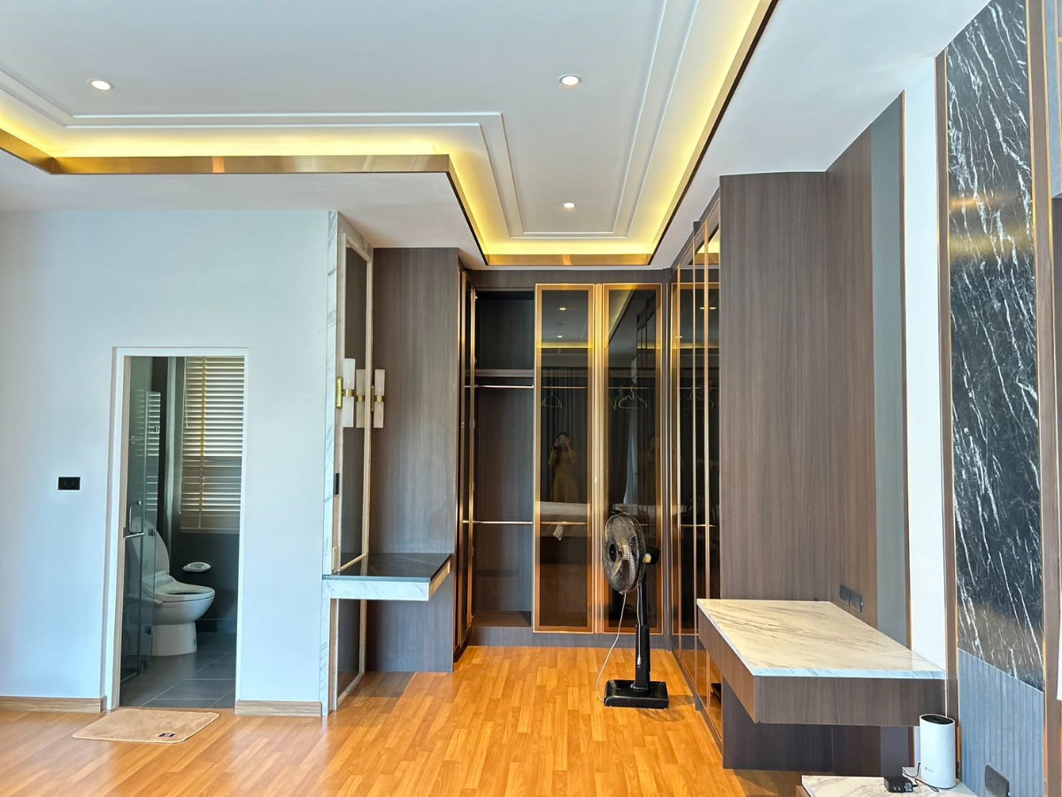 picture Luxury Homes, Laddarom Elegance, Ruamchok, 2 Houses Available, in a premium residential community. - 4/38