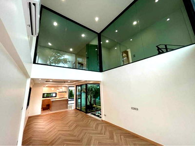 Houses for sale Lat Phrao Road : LTH16058 - Spacious House for Sale Lat Phrao–Chokchai 4 | 320 sq.m. | 4 Beds 3 Baths | 4 Parking | 18.5 MB 