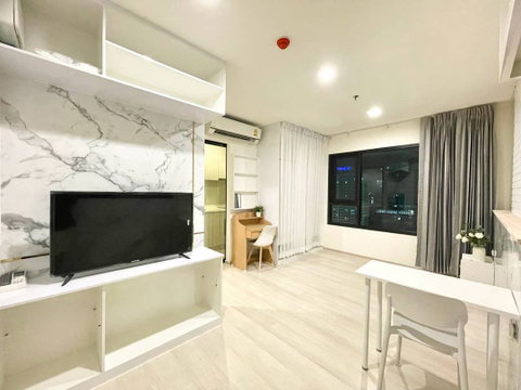 Life Asoke, beautiful room, ready to move in. Fully furnished with appliances. Just bring your suitcase! Next to Phetchaburi MRT station
