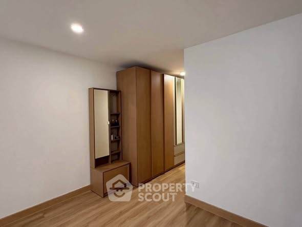 picture 1-BR Condo At Raintree Villa Sukhumvit 53 Near BTS Thong Lor (ID 3197192) - 3/14