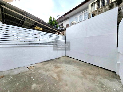 Townhouses for sale Pak Kret Nonthaburi : For Sale Townhouse/Townhome  , Rungruang Thani Pak Kret , newly renovated , Bang Phut , Pak Kret , Nonthaburi , CX-111962 ✅ Live chat with us ADD LINE @connexproperty ✅