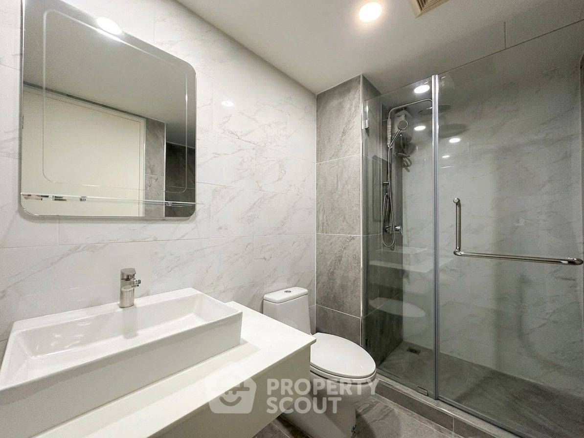 picture Great Value 1-BR For Sale At Voque Sukhumvit 16 Condominium Near MRT Queen Sirikit (ID 3195533) - 6/17