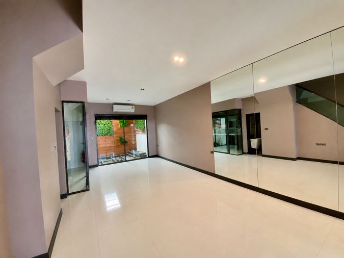 3-bed townhouse for rent, 168 sqm, 21.9 sq wah, THE LANDMARK EKAMAI-RAMINDRA