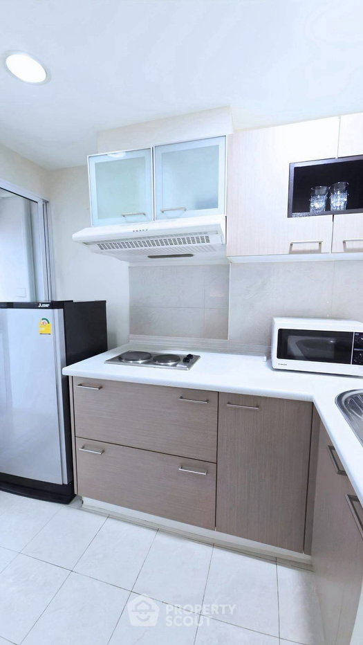 picture 1-BR Condo 30 Sqm At Lumpini Suite Sukhumvit 41, 200m to BTS Phrom Phong (ID 3051775) - 3/7