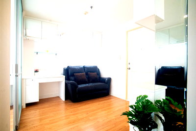 Condos for sale : 1-Bedroom Condo with Luxury High-Gloss Built-ins, Prime Location near Central Pinklao (Sale by Owner)