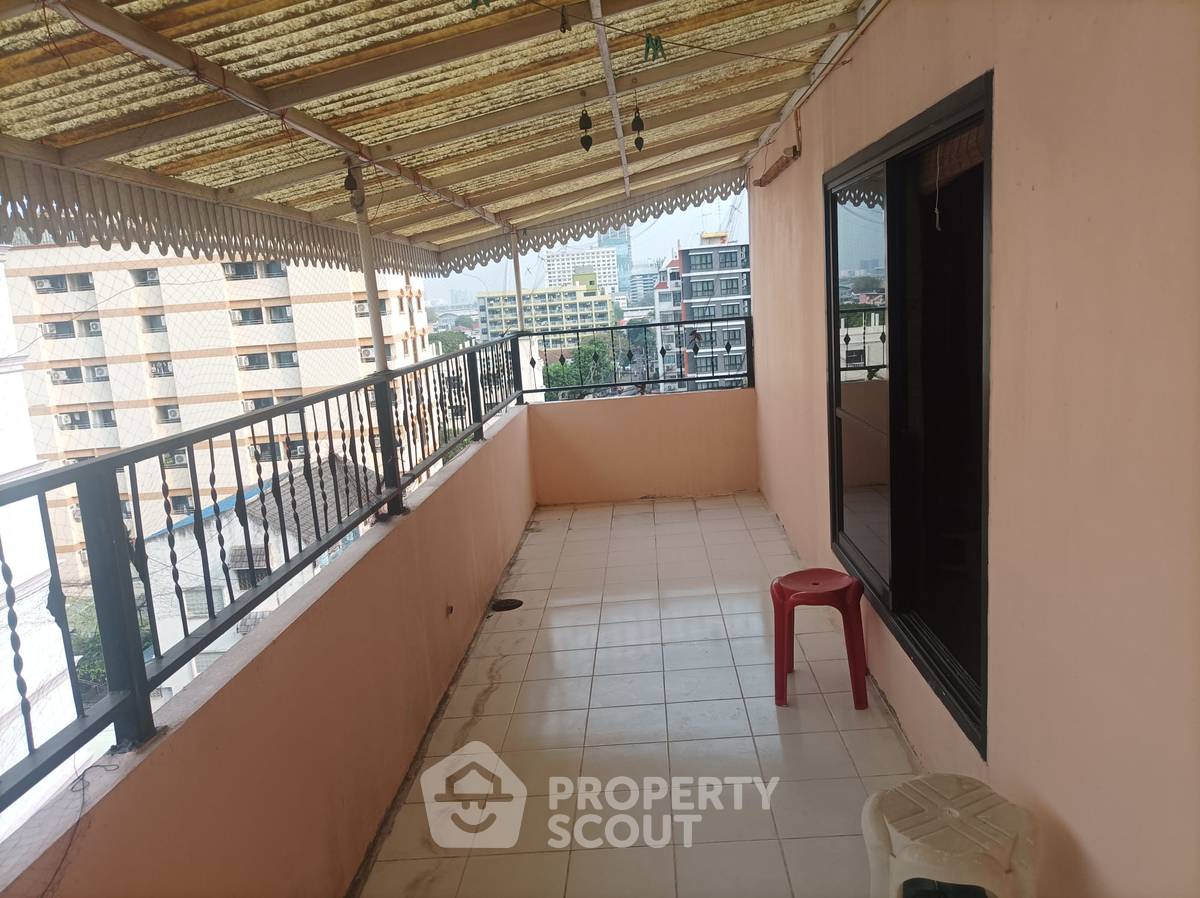 picture 2-BR Condo At La Maison Ruamrudee Near BTS Phloen Chit (ID 2778278) - 4/8