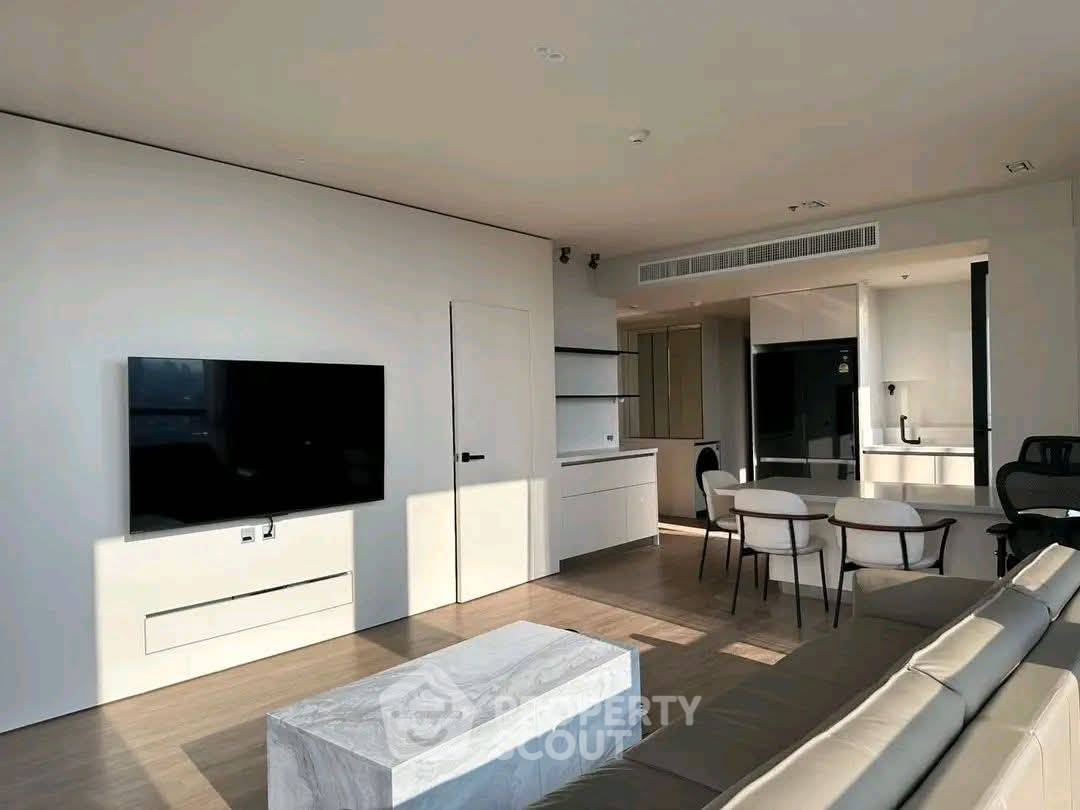 รูป คอนโด 3 ห้องนอน ชั้น 32 The Issara Sathorn ขนาด 110 ตร.ม. (ID 3195431) - รูปที่ 1/7