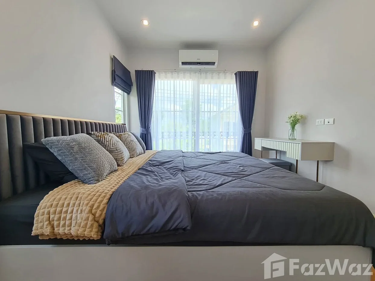 picture 4BR Corner House with Large Private Garden 6672726 - 8/23