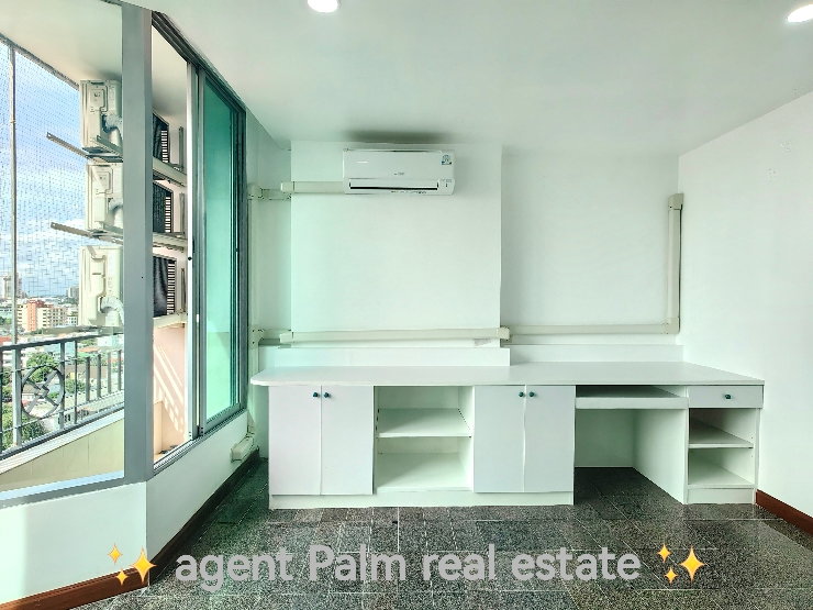 รูป 🏙️✨ Rare Opportunity❗ ขายคอนโด 2 ห้องนอน ใจกลางพหลโยธิน
💥 ห้องใหญ่ วิวสวย รีโนเวทแล้ว พร้อมอยู่ - รูปที่ 2/20
